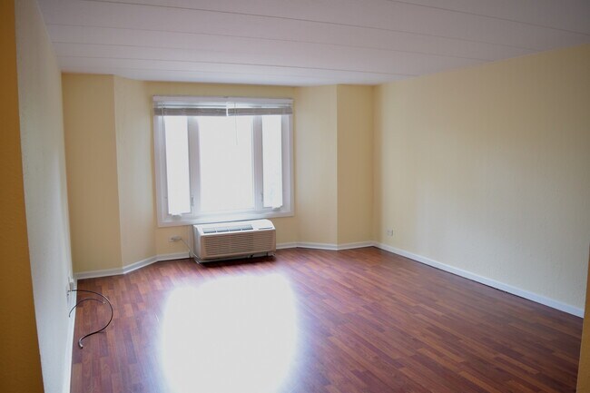 1 Renaissance Pl Unit 207