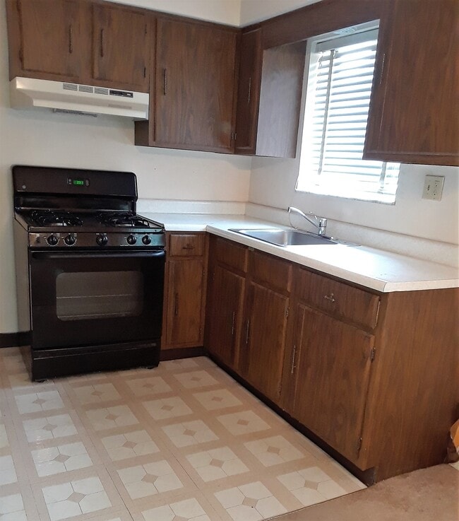 Mucho espacio en los gabinetes - 406 Brierly Ln