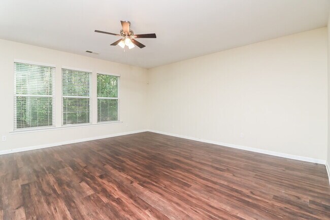 Photo - 374 Darbys Run Ct