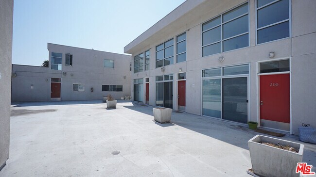 Photo - 922 W 23rd St Condo Unit 201