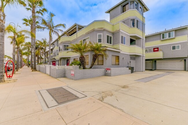Building Photo - Furnished right by the beach in Imperial beach