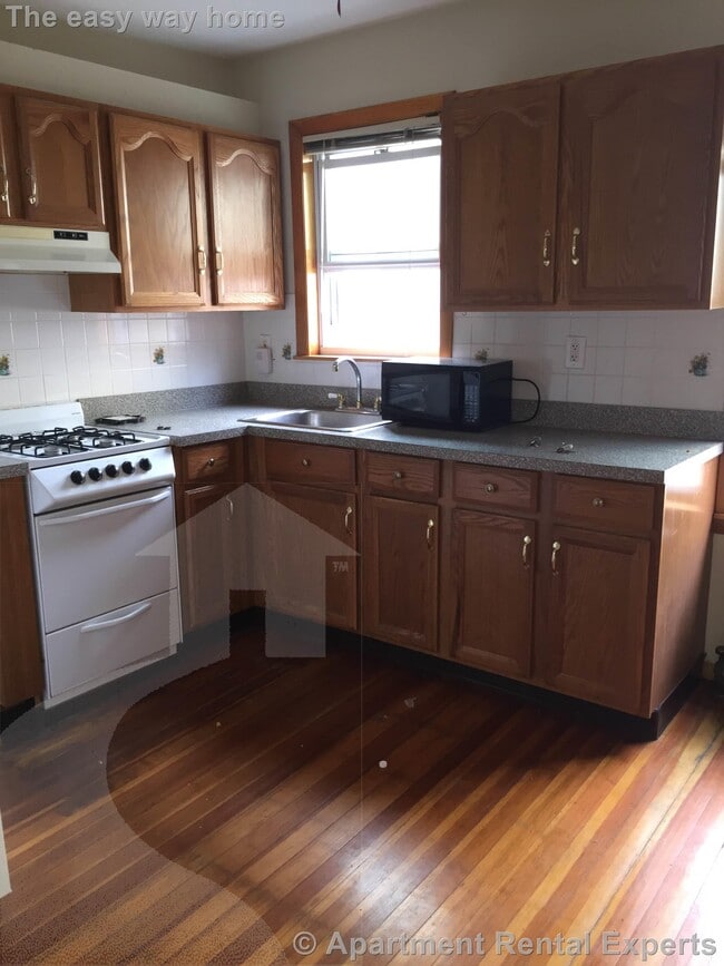 Building Photo - 25 Hall St Unit #1R