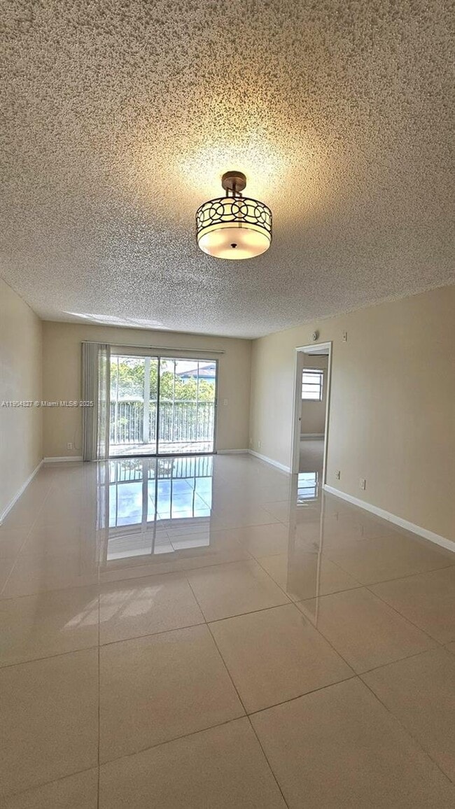 Photo - 1401 SW 128th Terrace Unidad 410H