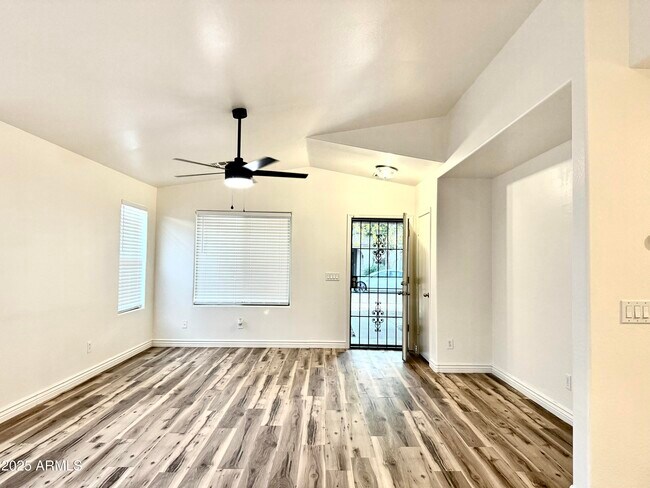 Photo - 2432 W Tamarisk Ave