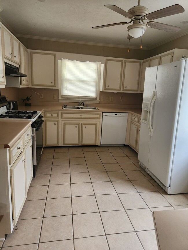 Photo - 3 Bedroom 2 Bath Home