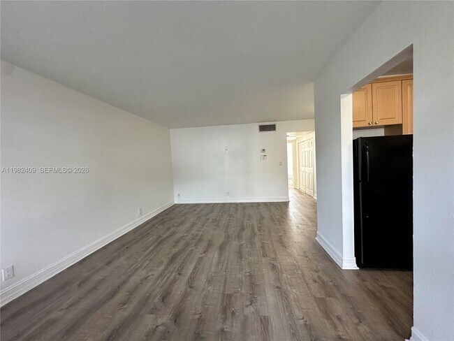 Photo - 1400 NE 56th St Unidad 109