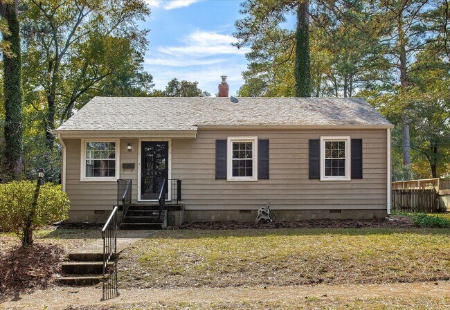 ADORABLE BUNGALOW NEAR University of Richmond - ADORABLE BUNGALOW NEAR University of Richmond House