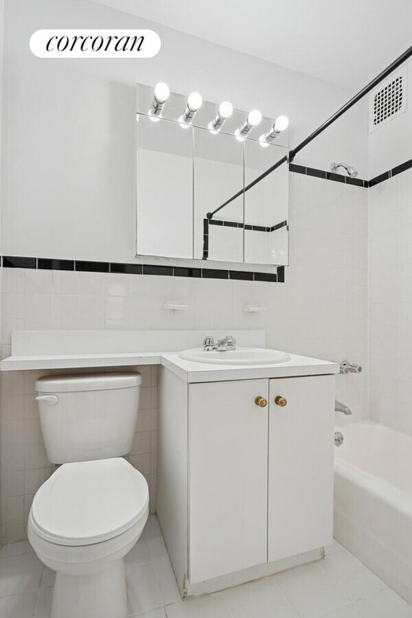 Photo - 401 W 56th St