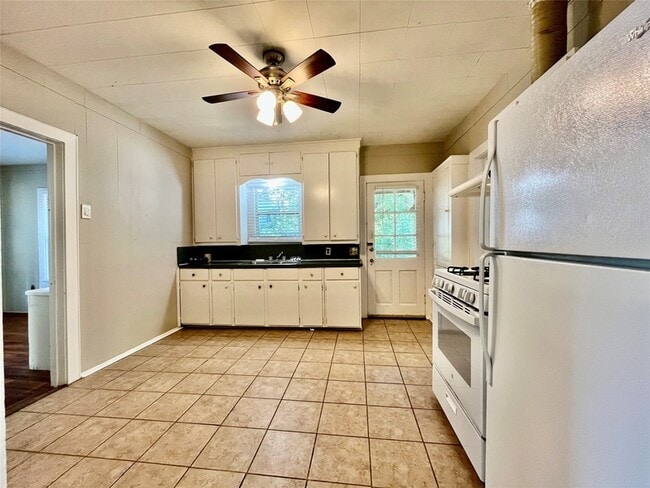 Photo - 701 W Sycamore St