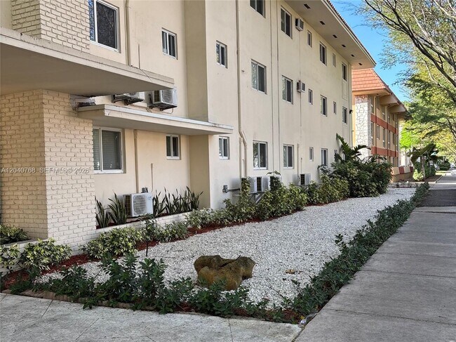1014 Salzedo St Unit 309