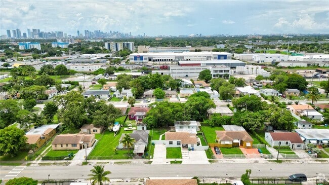 Building Photo - 1036 NW 75th St Unit REAR Rental