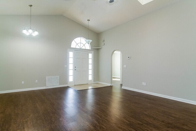 Photo - 2127 Newt St