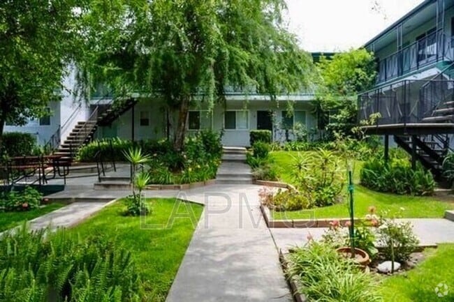 Building Photo - 2707 Pomeroy Ave Rental
