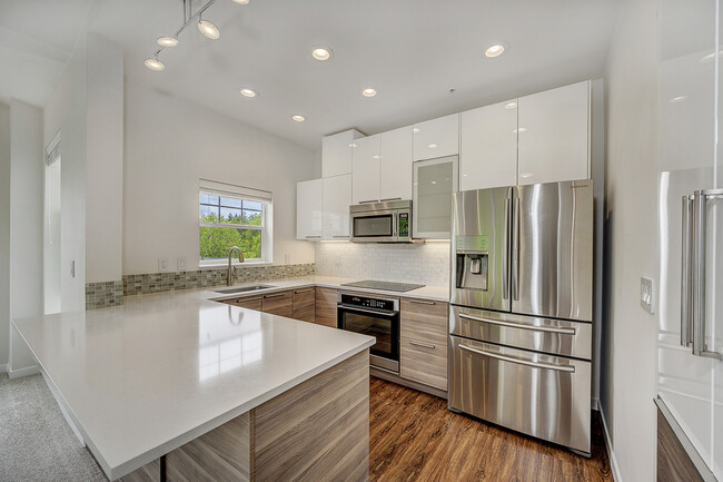 Building Photo - 4315 Issaquah Pine Lake Rd SE Unit 1006