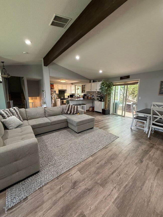 Photo - 3 bed, 2 bath- step into modern comfort