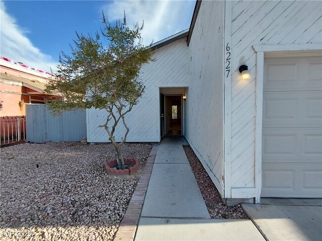 Building Photo - 6227 Don Gaspar Ave Rental