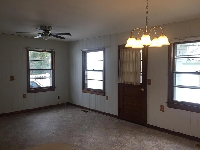 Photo - 115 Colonial Dr