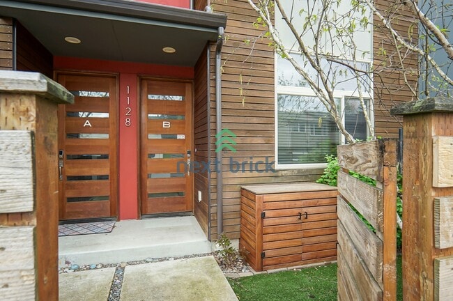 Photo - 2 BED & 1.5 BATH TOWNHOME FOR RENT