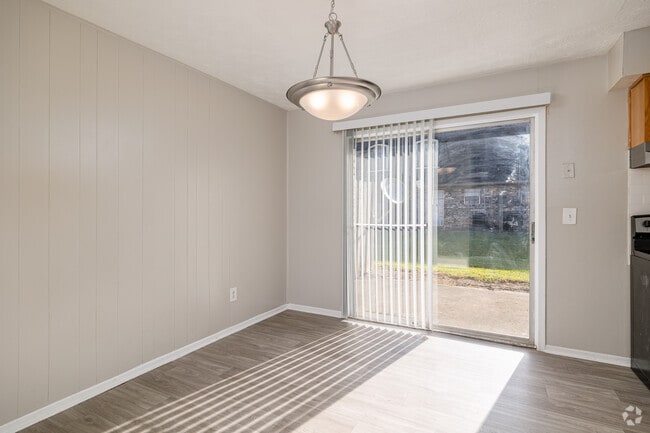 3BR, 1.5BA - 1,254SF - Dining Room - Oxford Townhomes