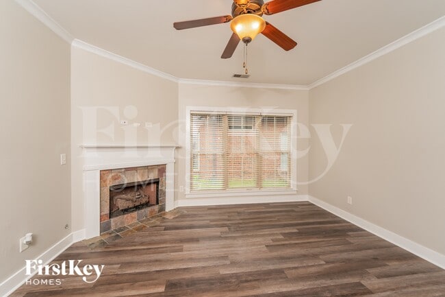 Photo - 340 Kingston Cir