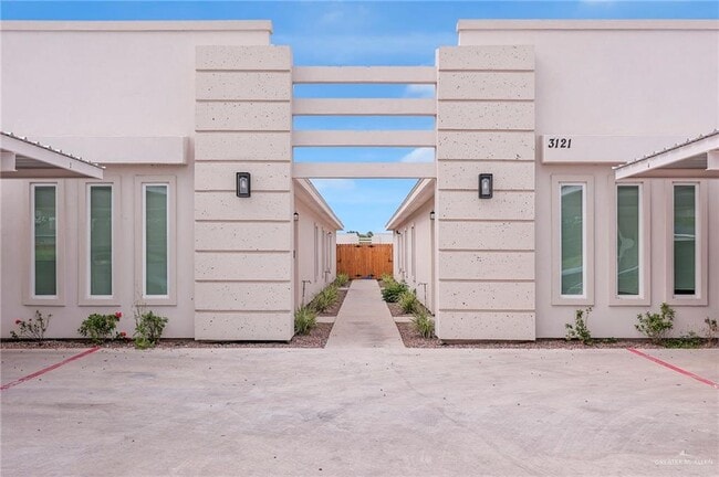 Building Photo - 12 12th St Unit 1 Rental