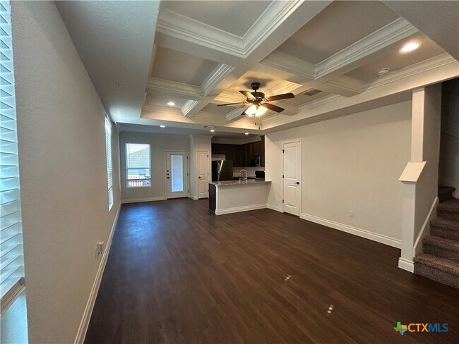 Photo - 320 Untermaier St