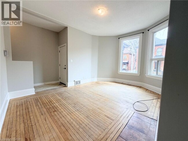 Photo - 92 Grant Ave Unité 1