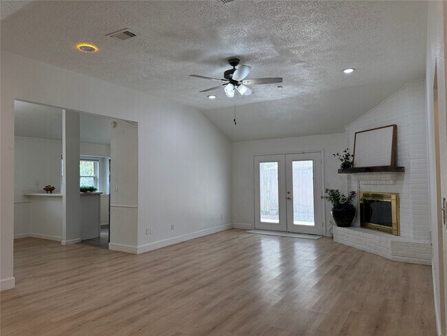 Building Photo - 20807 Union Park Dr