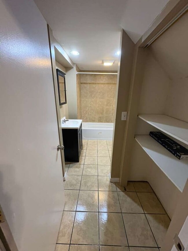 Photo - 554 N Main St Unit 552