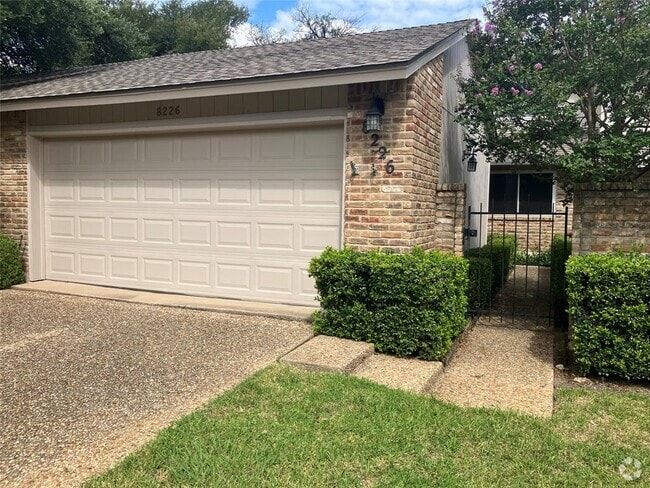 Building Photo - 8226 Summer Side Dr Rental