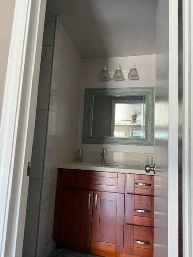 190 Eleu Pl Unit 190A Eleu Place-A 1bd/1ba
