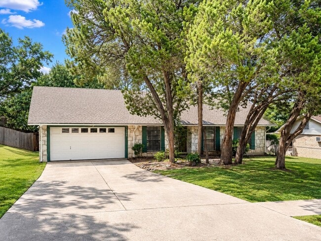 Photo - Spacious 3/2 Rental in North East Independent School District with Stone Fireplace, Covered Patio...