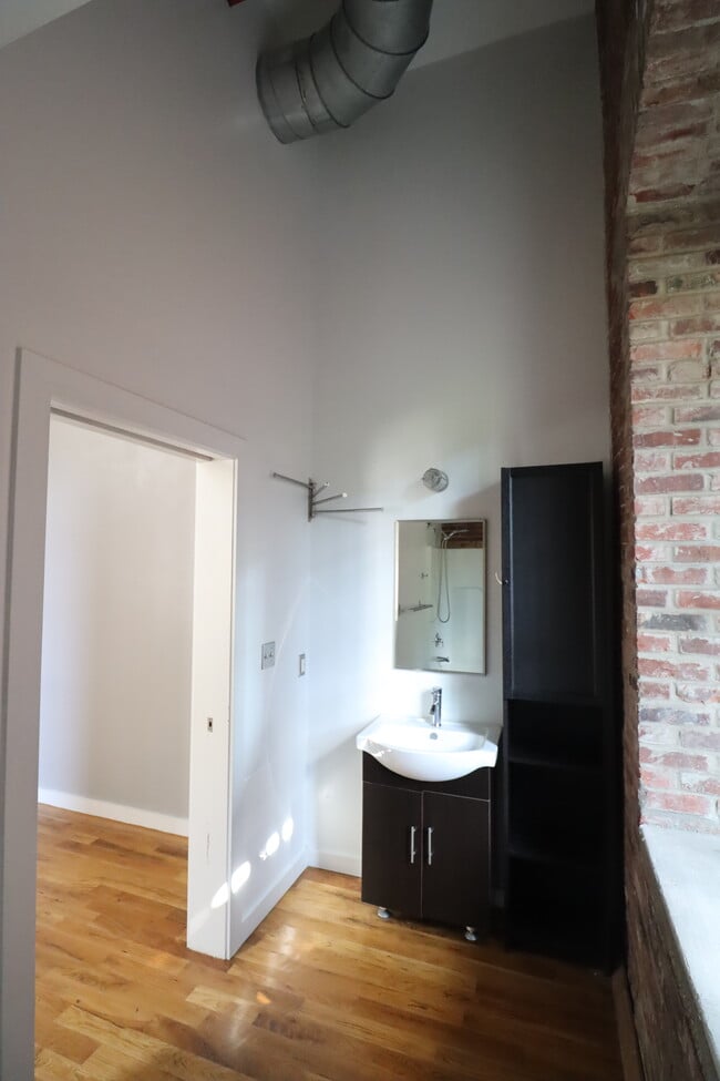 Photo - 1350 Rosa L Parks Blvd Unidad U246 Werthan Luxury Lofts