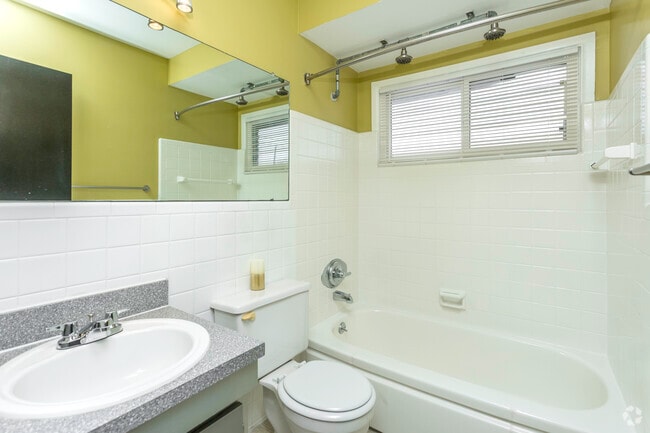 2BR, 1BA - 900 SF - Crooks South Apartments