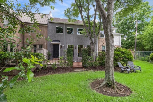 Building Photo - 7922 Woodway Dr