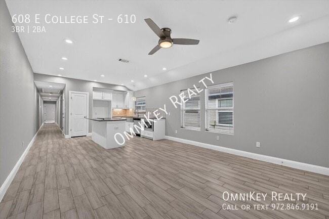 Photo - 608 E College St Unit 610