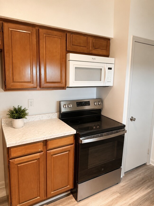 Photo - 2425 Underwood St Unit 353