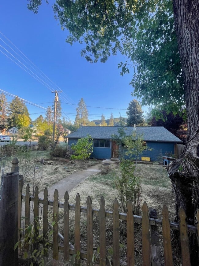 Photo - 270 Mountain View St