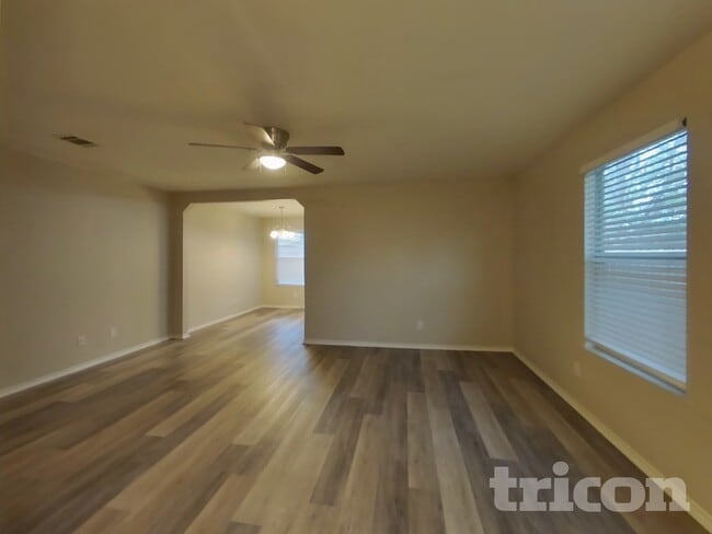 Photo - 160 Hanging Moss Dr