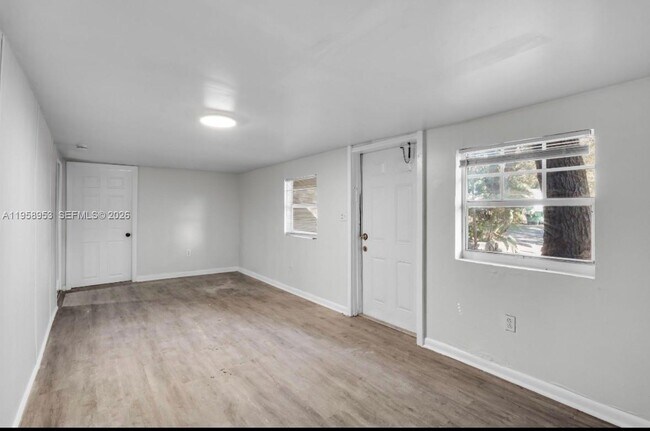 Photo - 914 NW 80th St