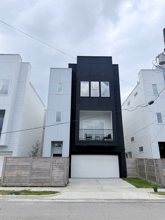 Building Photo - 3460 Bremond St
