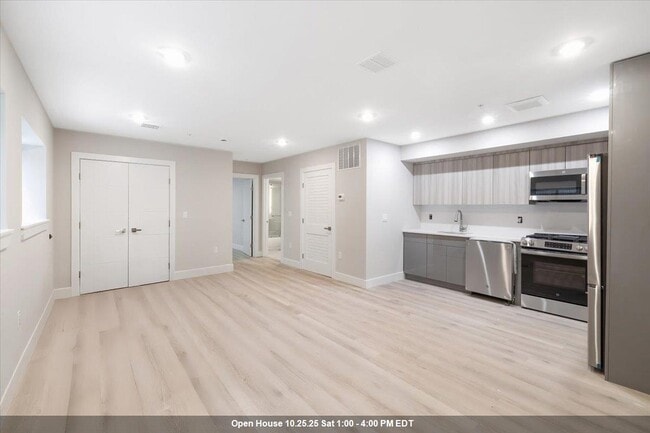 Building Photo - 526 64th St Unit 1