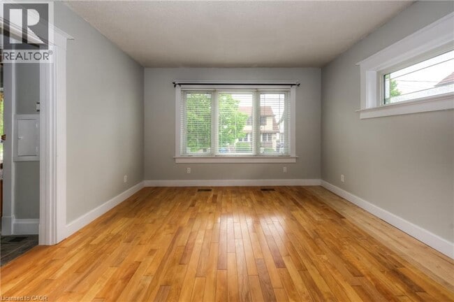 Photo - 28 Stirling Ave N