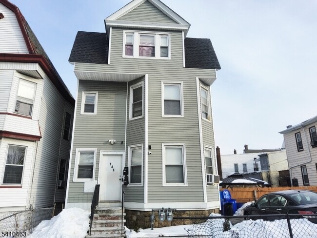 Building Photo - 146 Hollywood Ave