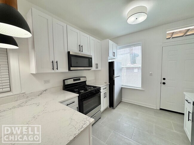 Photo - 956 N Winchester Ave Unit 1W