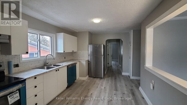Photo - 201 Celina St