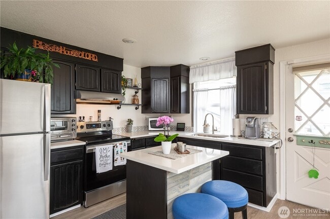 Photo - 314 Pike St NE