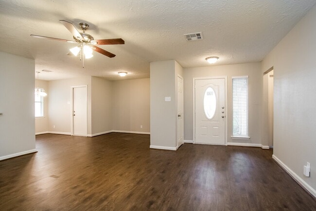 Photo - 3206 Teakwood Cir