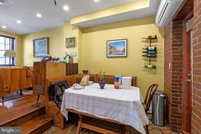 Photo - 928 Irving St