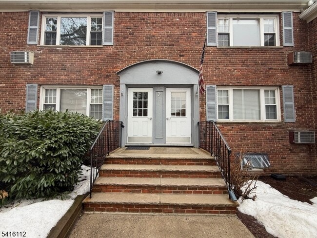 Photo - 2 Wedgewood Dr Unit 2